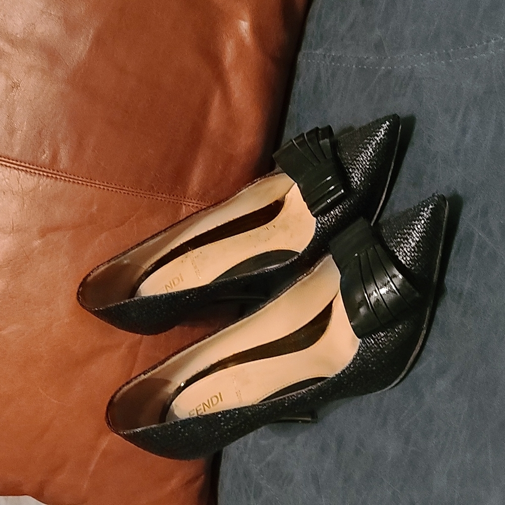 Authentic Fendi pumps with basketweave texture and patent bow detail